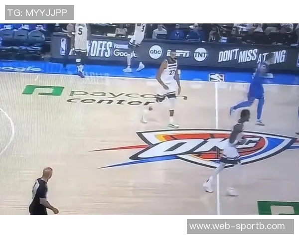 尽管努力拼搏戴维斯全场独得26分11篮板却难阻球队失利