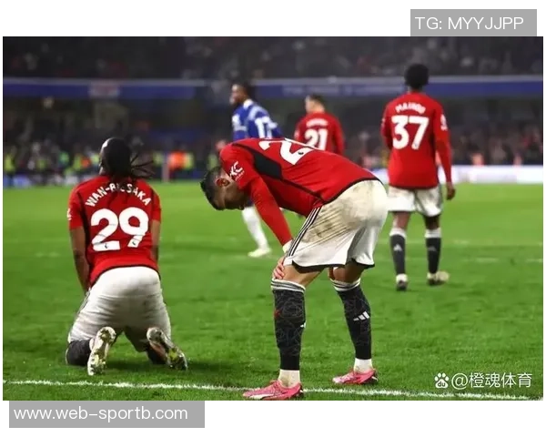 曼联在12月份英超赛场表现不佳近14场比赛输掉9场引发关注 曼联在12月份英超赛场表现不佳近14场比赛输掉9场引发关注